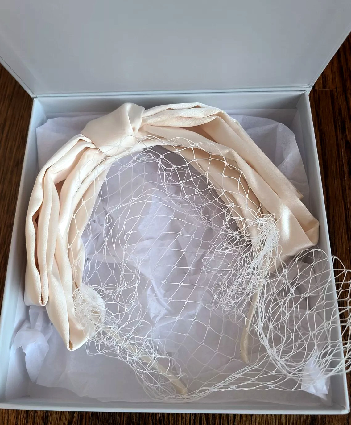Kristin Ess Bridal Veil Headband Ivory Satin Classic Vintage Inspired Preppy NIB