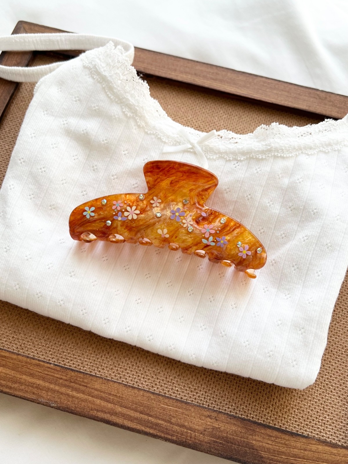 Floral Hair Claw Clip – Amber Tortoise Shell Aesthetic Hair Accessory with Flowe