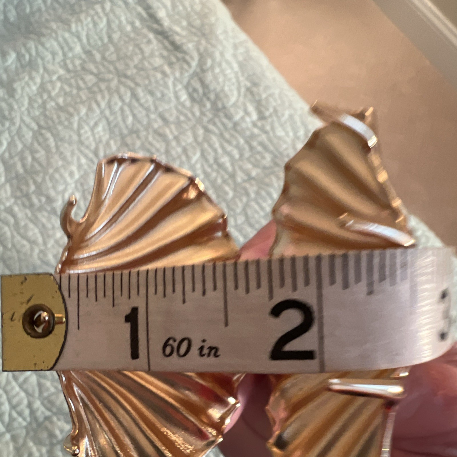 vintage gold tone hair clip claw clip shell statement heavy, Large, tight spring