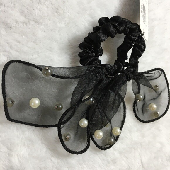 Black embroidered faux pearl 2-pack hair elastics
