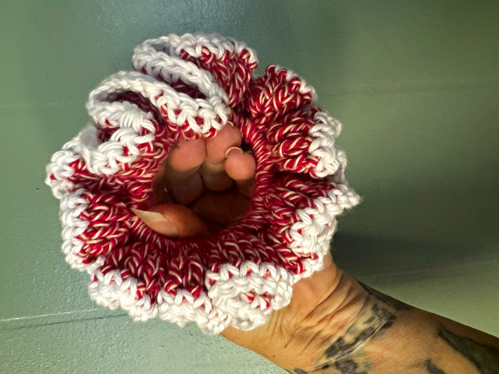Red & White Yarn Knit Crochet Scrunchie Hair Tie Marled Ruffle Stretch Round