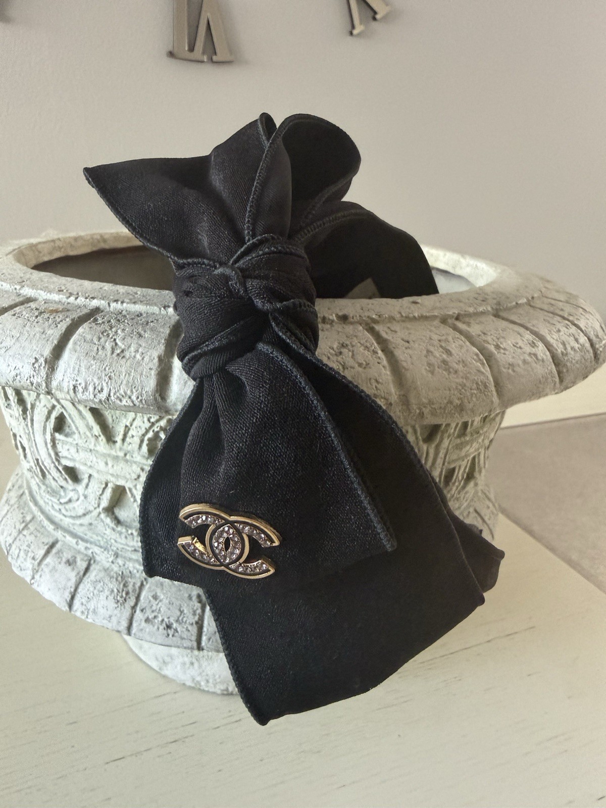 CHANEL Women’s Velvet Bow Headband Hair Accessory Stunning Classy Excellent