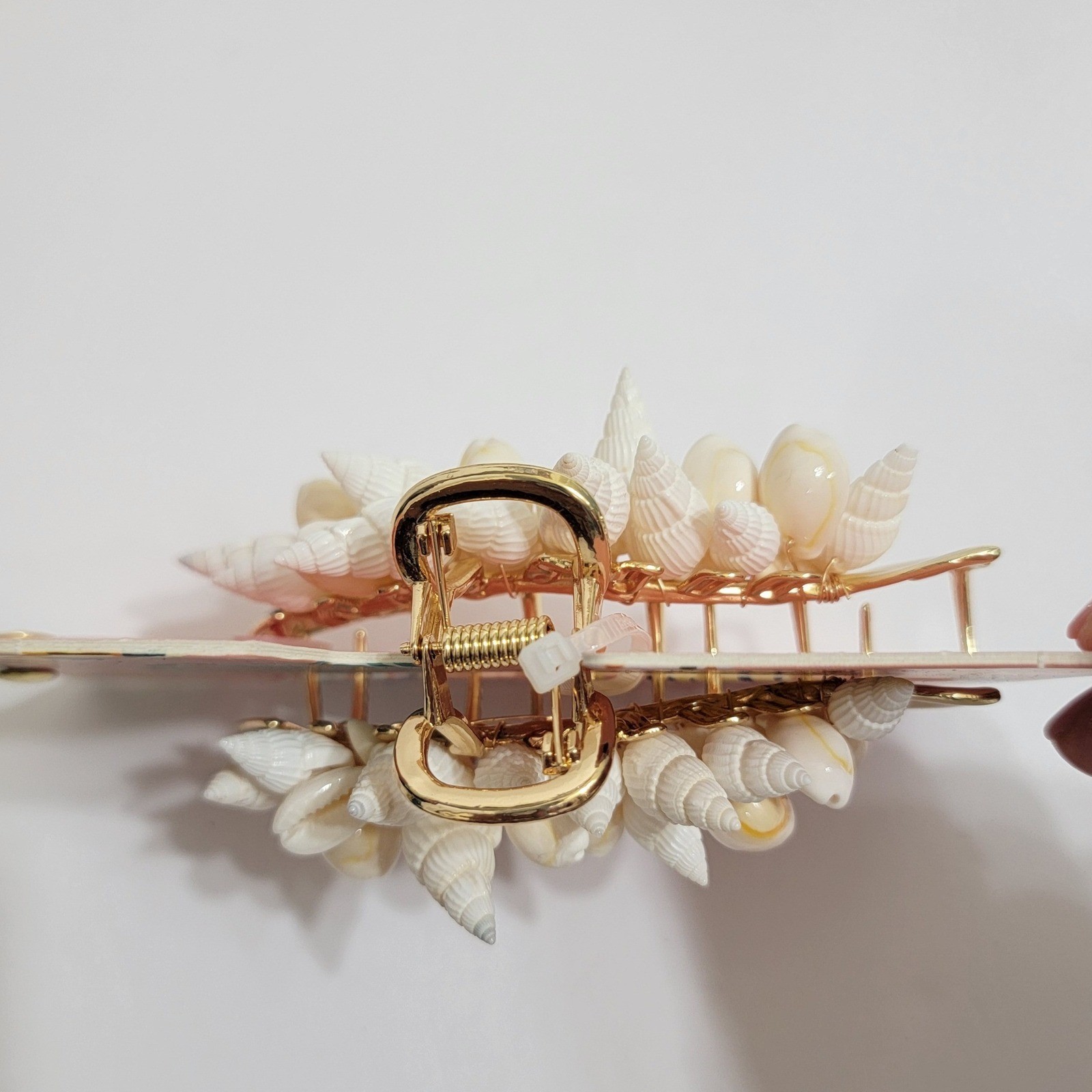 Piper K Fish Claw Hair Clip Gold Tone White Seashells Coastal Beach Nautical