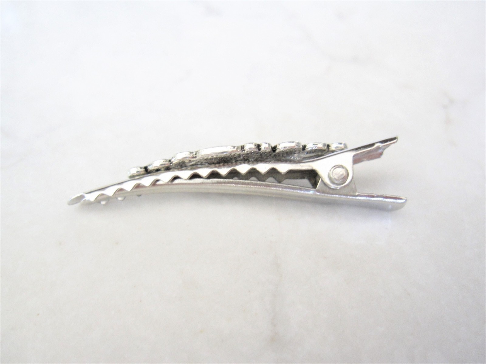Small silver tone metal filigree alligator hair claw clip clamp fine hair
