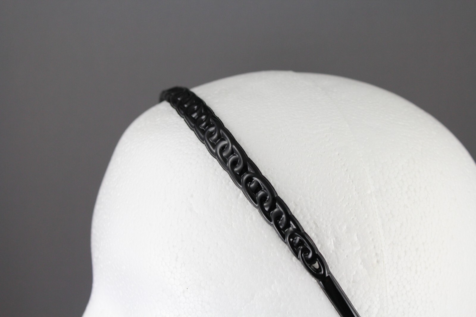 Black circle chain link jelly skinny narrow headband soft stretch grip teeth